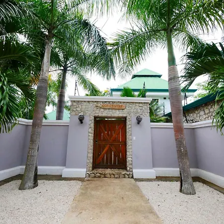 Cora'S Reef Hotel